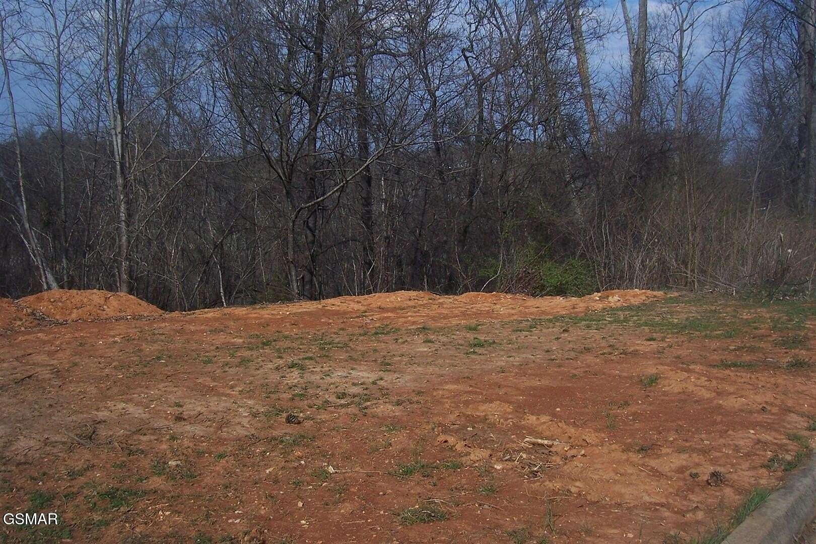 1 Acre of Residential Land for Sale in Dandridge, Tennessee