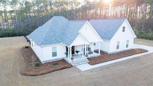 2 Acres of Residential Land with Home for Sale in Baxley, Georgia