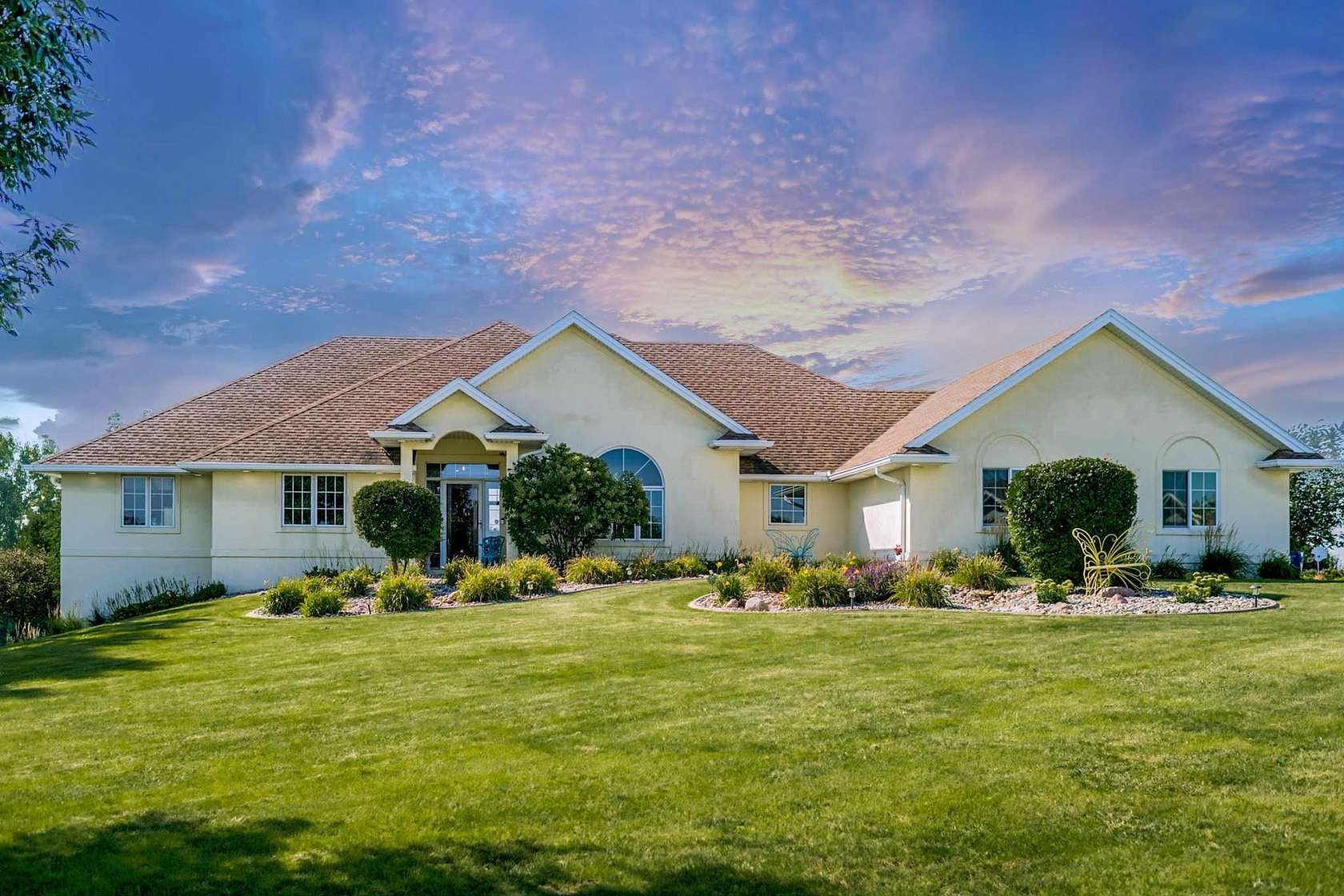 4.45 Acres of Residential Land with Home for Sale in Sioux City, Iowa