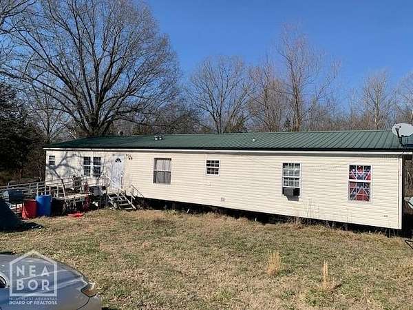 9 Acres of Residential Land with Home for Sale in Cave City, Arkansas