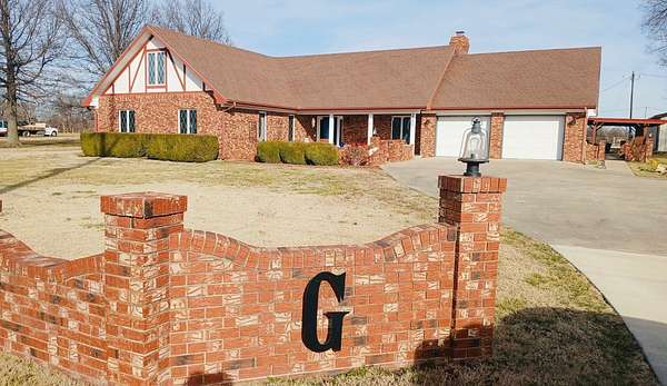 3 Acres of Residential Land with Home for Sale in Chanute, Kansas