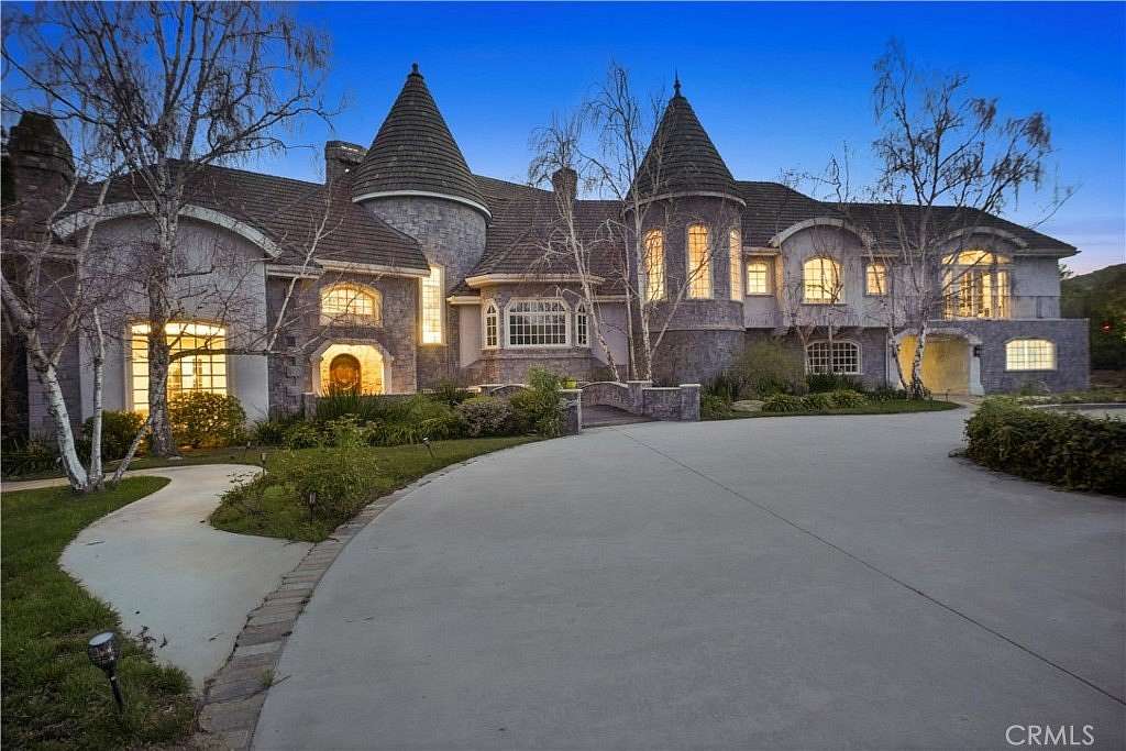 2 Acres of Land with Home for Sale in Chatsworth, California