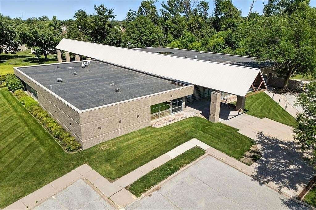 4.19 Acres of Improved Commercial Land for Sale in Cedar Rapids, Iowa