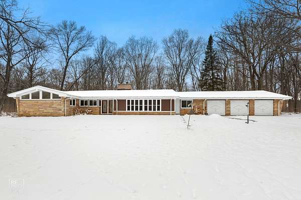 5 Acres of Residential Land with Home for Lease in Lincolnshire, Illinois