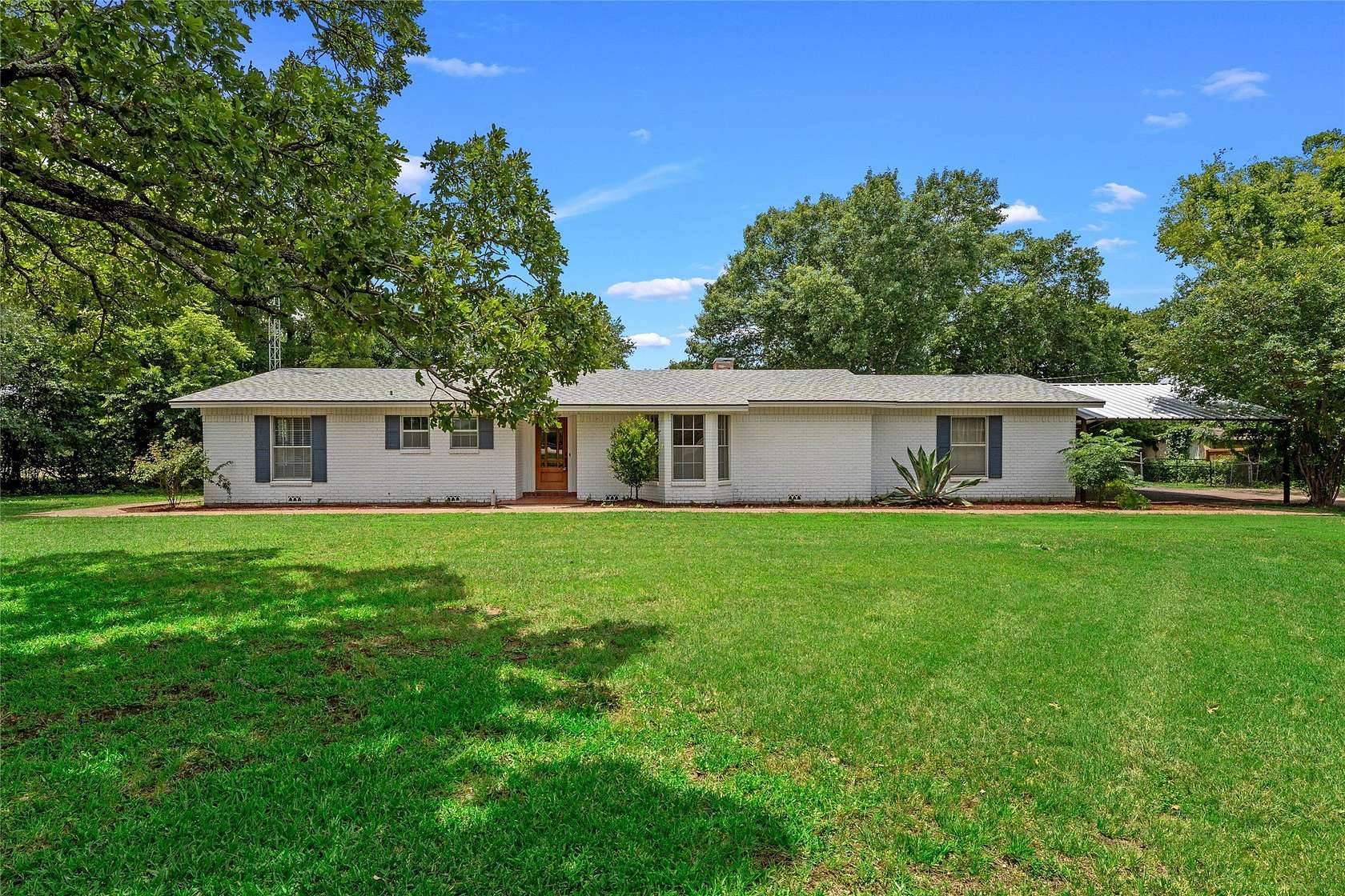 1.5 Acres of Land with Home for Sale in Waco, Texas