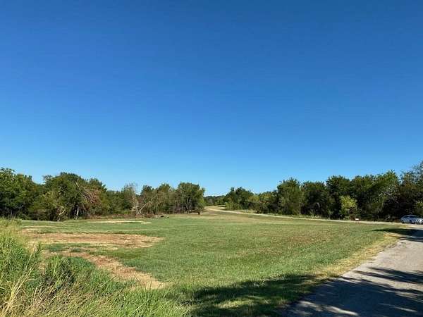 0.6 Acres of Residential Land for Sale in Corsicana, Texas