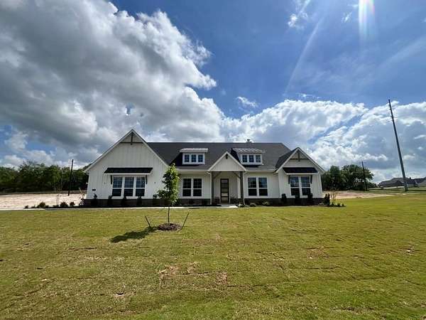 1.86 Acres of Land with Home for Sale in Weatherford, Texas