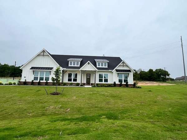 1.86 Acres of Land with Home for Sale in Weatherford, Texas