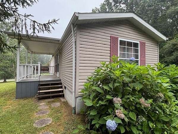 2.19 Acres of Residential Land with Home for Sale in Pine Knot, Kentucky