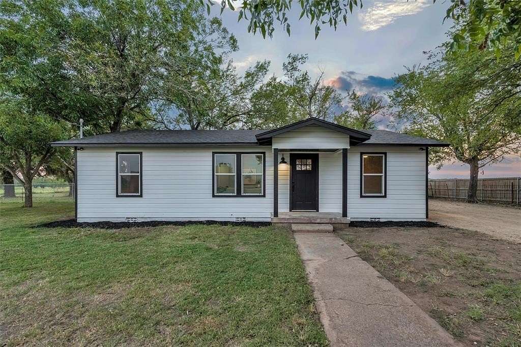 2 Acres of Residential Land with Home for Sale in Chico, Texas