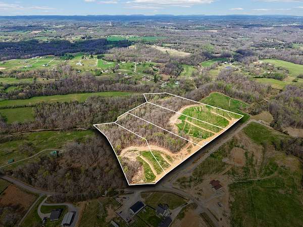 7 Acres of Residential Land for Sale in Greenbrier, Tennessee