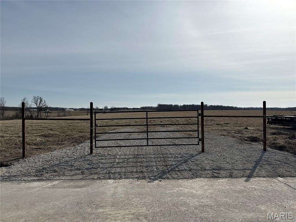 25 Acres of Agricultural Land for Sale in Phillipsburg, Missouri
