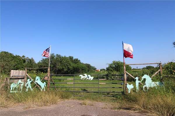 5 Acres of Residential Land for Sale in Sinton, Texas