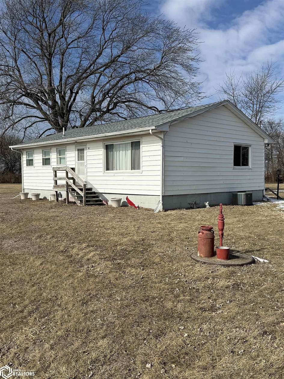 1.62 Acres of Residential Land with Home for Sale in Monmouth, Illinois