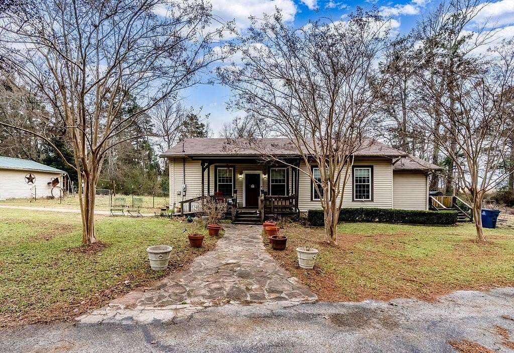 2 Acres of Residential Land with Home for Sale in Jacksonville, Texas