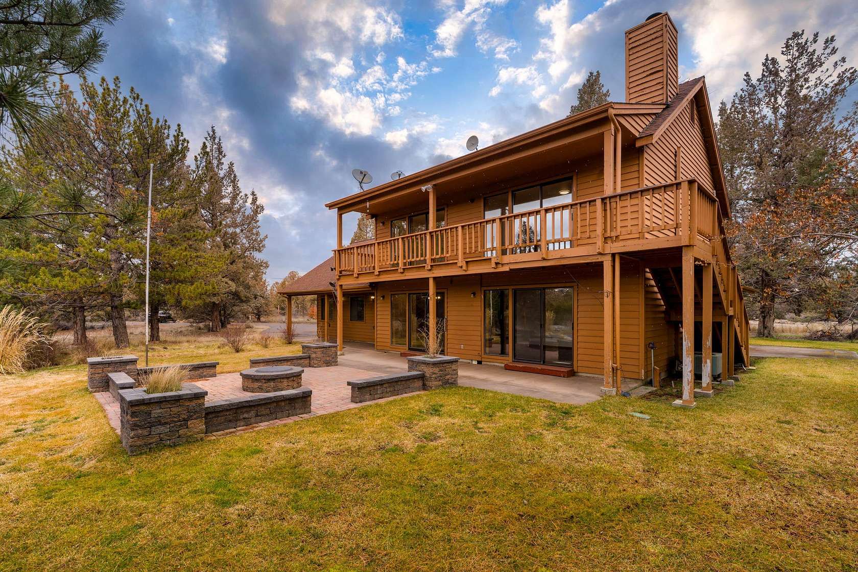 5.2 Acres of Land with Home for Sale in Sisters, Oregon