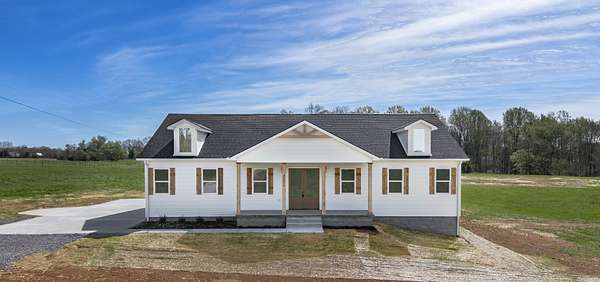 5.22 Acres of Land with Home for Sale in Springfield, Tennessee