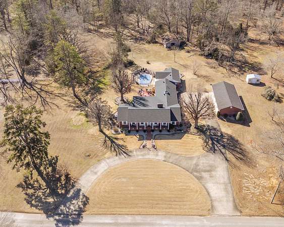 4.9 Acres of Residential Land with Home for Sale in Savannah, Tennessee