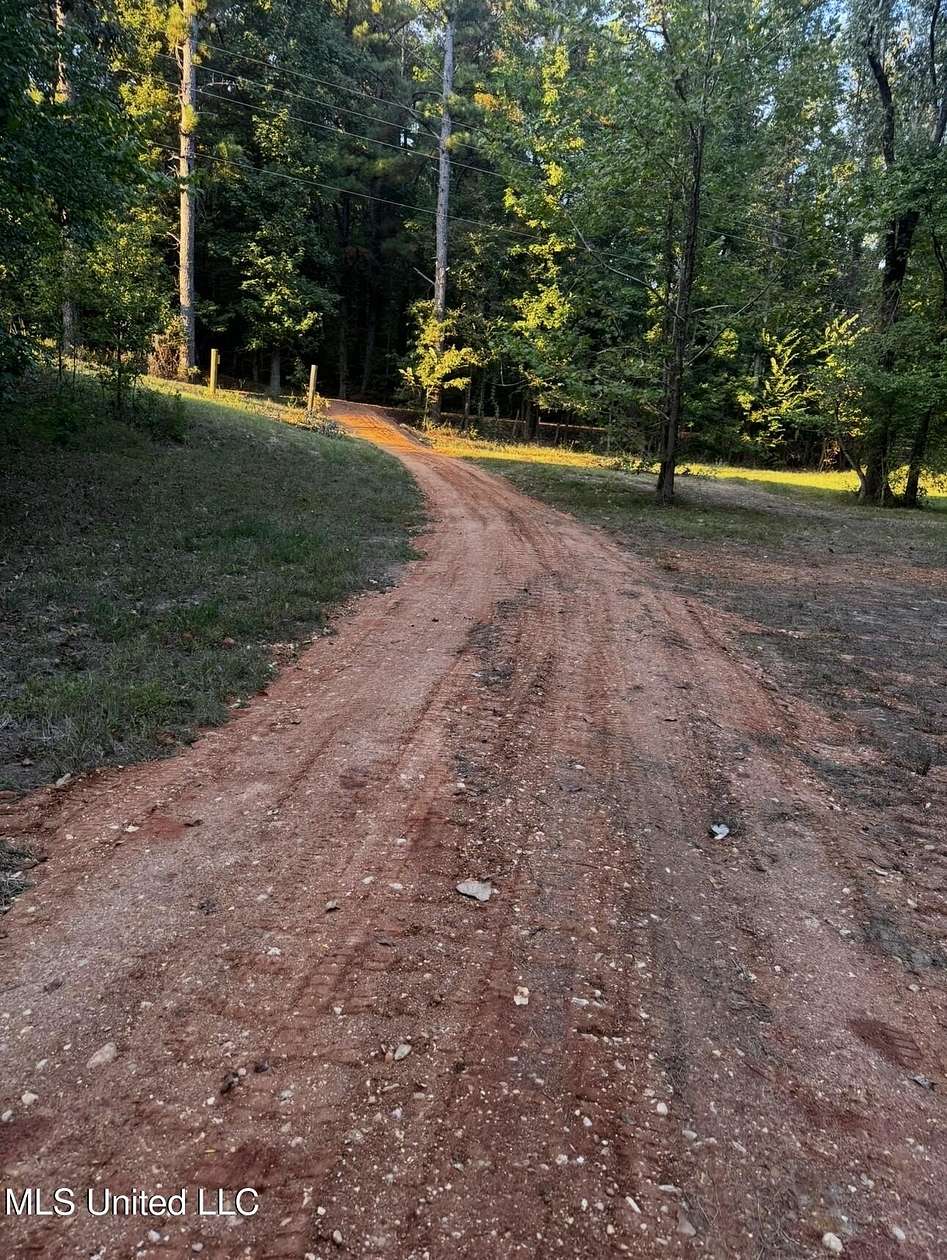 3.48 Acres of Residential Land for Sale in Senatobia, Mississippi