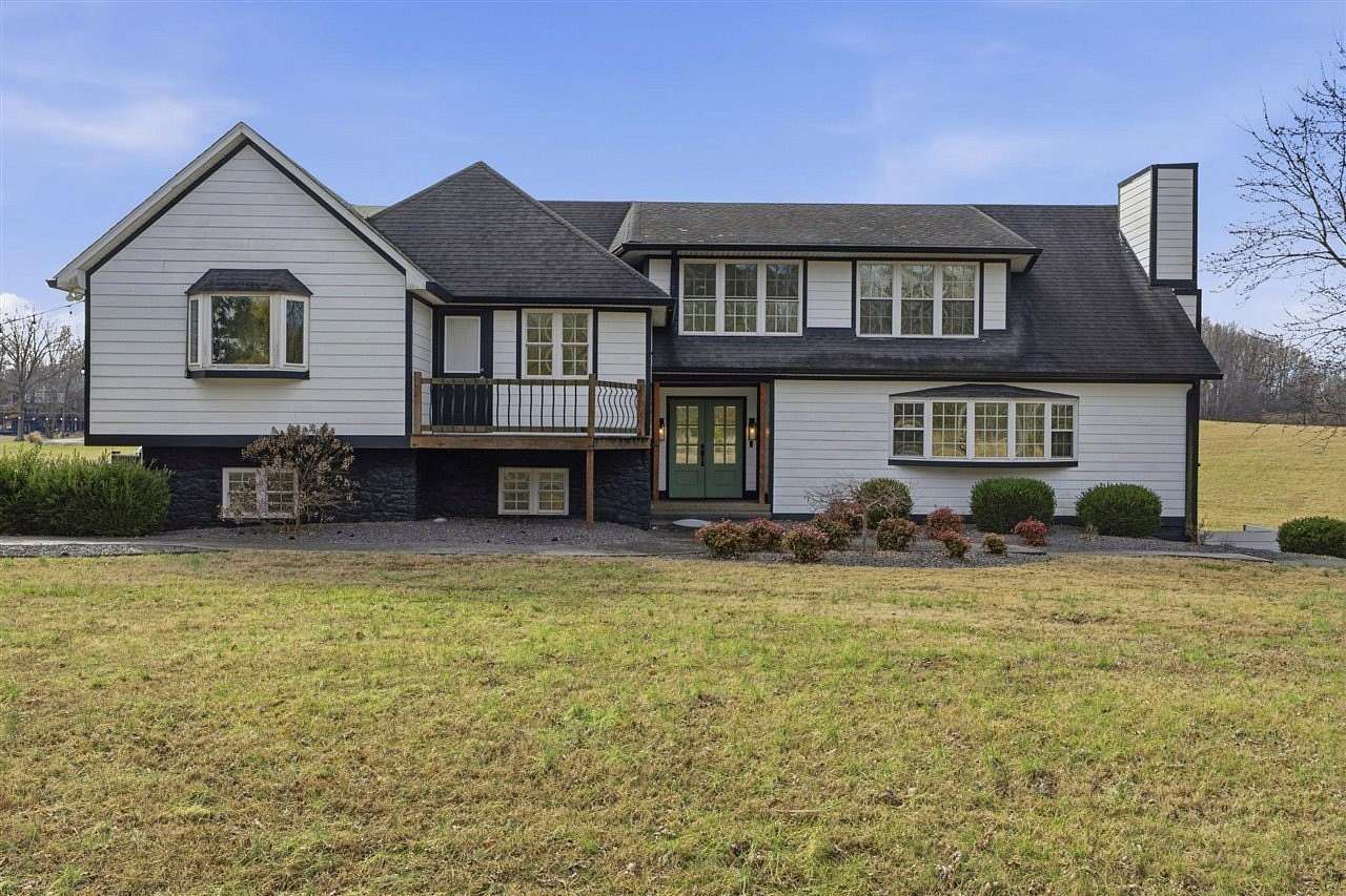 1.5 Acres of Residential Land with Home for Sale in Russellville, Kentucky