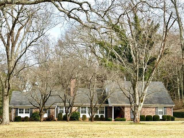 3.23 Acres of Residential Land with Home for Sale in Winchester, Tennessee