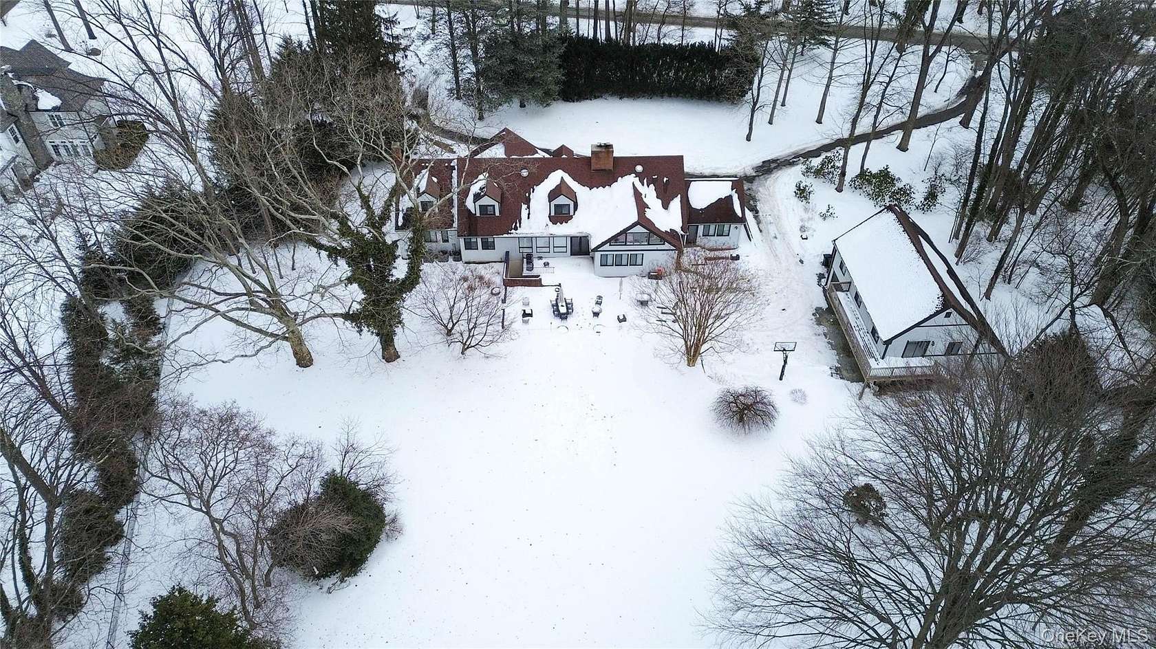 2.25 Acres of Residential Land with Home for Sale in Lattingtown, New York