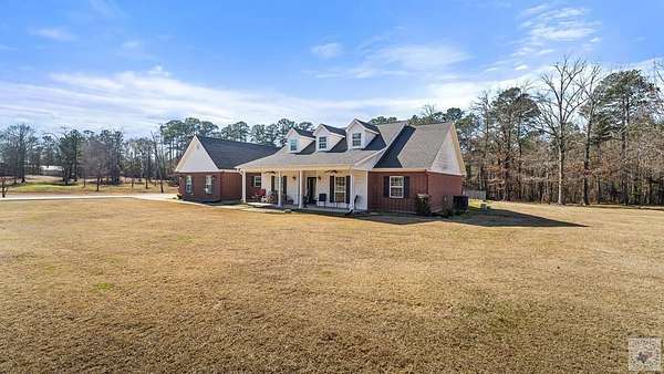 4 Acres of Land with Home for Sale in Atlanta, Texas