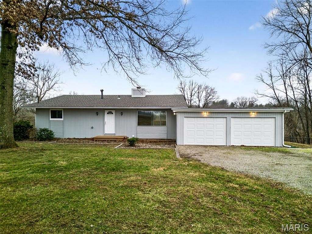 3.23 Acres of Residential Land with Home for Sale in Godfrey, Illinois