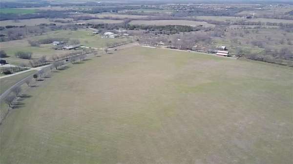 10 Acres of Land for Sale in Rio Vista, Texas