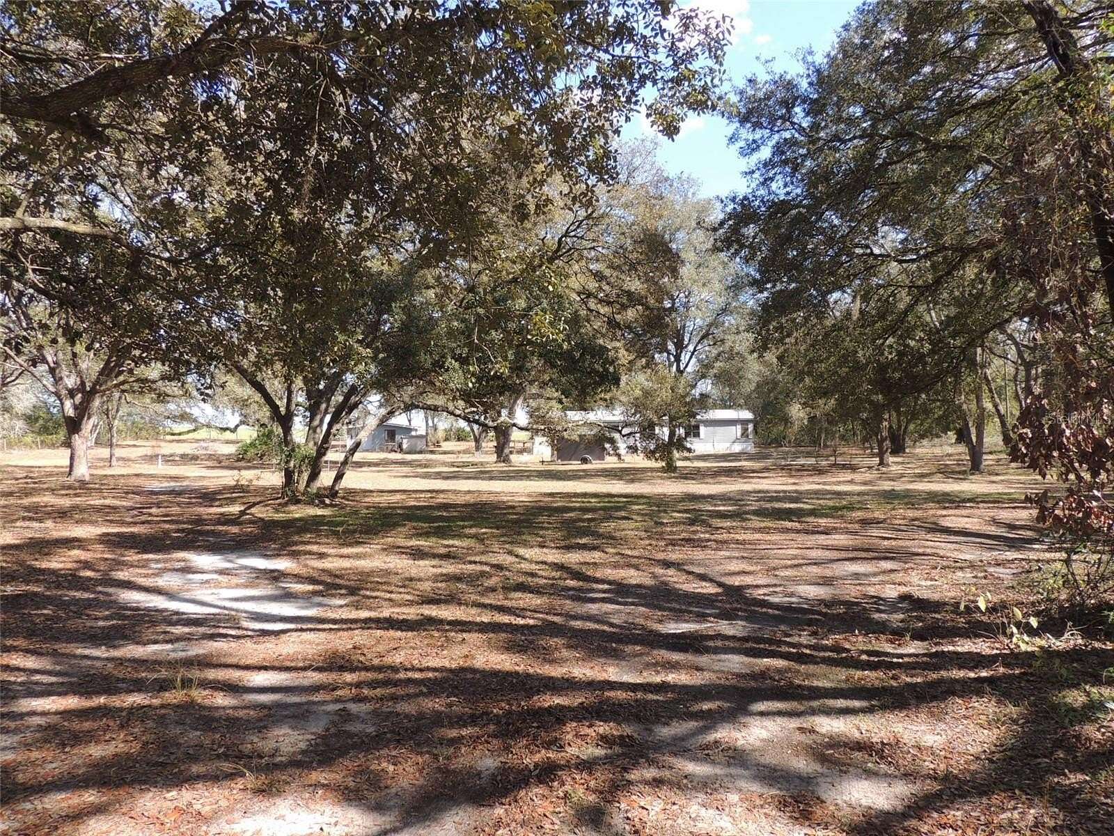 5.1 Acres of Land with Home for Sale in Morriston, Florida