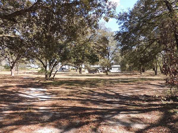 5.1 Acres of Land with Home for Sale in Morriston, Florida