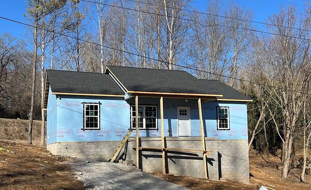 2.14 Acres of Residential Land with Home for Sale in Cookeville, Tennessee