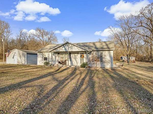 5.7 Acres of Residential Land with Home for Sale in Sparta, Illinois