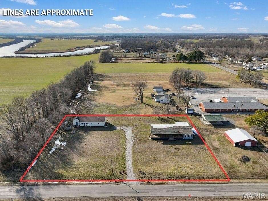 1.52 Acres of Land with Home for Sale in Pinckneyville, Illinois