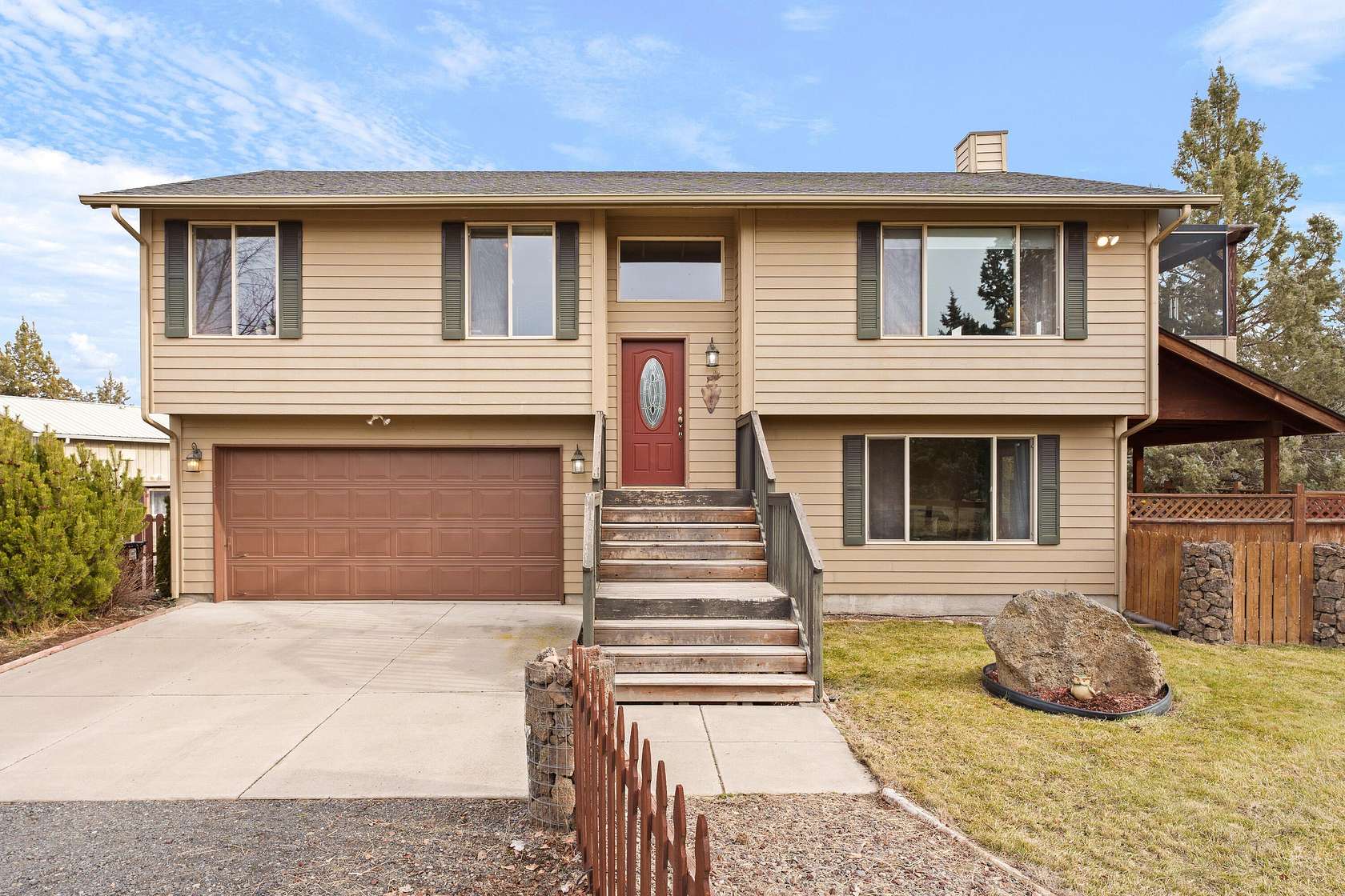 6.9 Acres of Land with Home for Sale in Terrebonne, Oregon