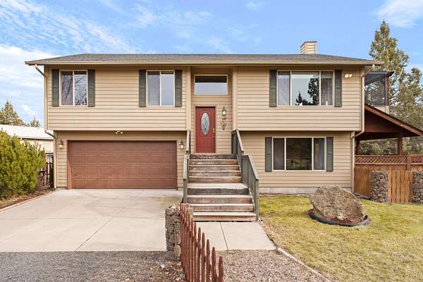 6.9 Acres of Land with Home for Sale in Terrebonne, Oregon