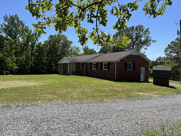 2 Acres of Land with Home for Lease in Dover, Tennessee