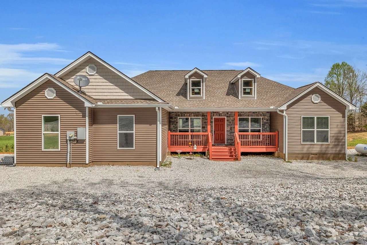 5 Acres of Land with Home for Sale in Dickson, Tennessee