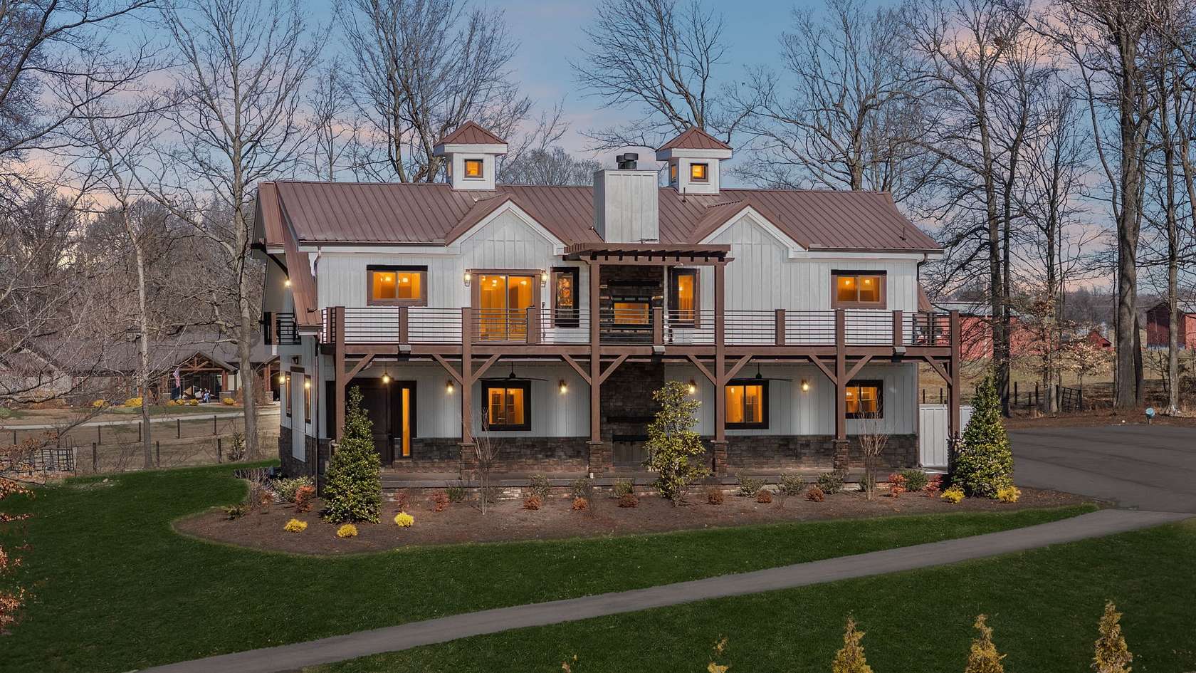 7 Acres of Residential Land with Home for Sale in Springfield, Tennessee