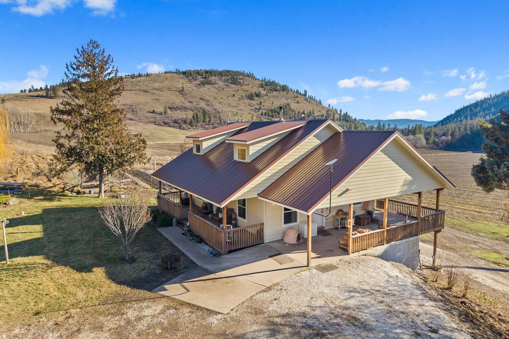 72.8 Acres of Agricultural Land with Home for Sale in Kettle Falls, Washington