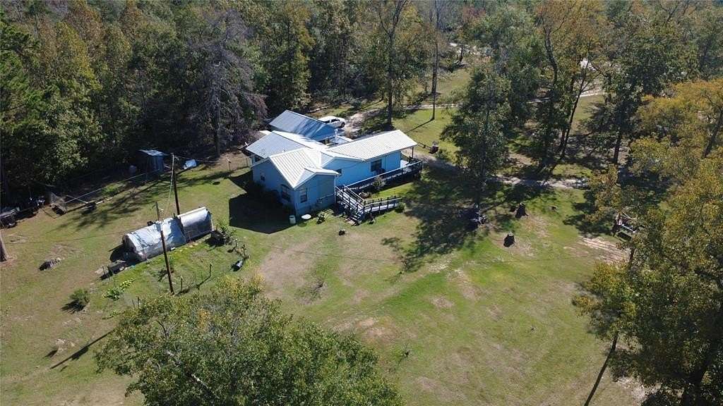 5 Acres of Residential Land with Home for Sale in Crockett, Texas