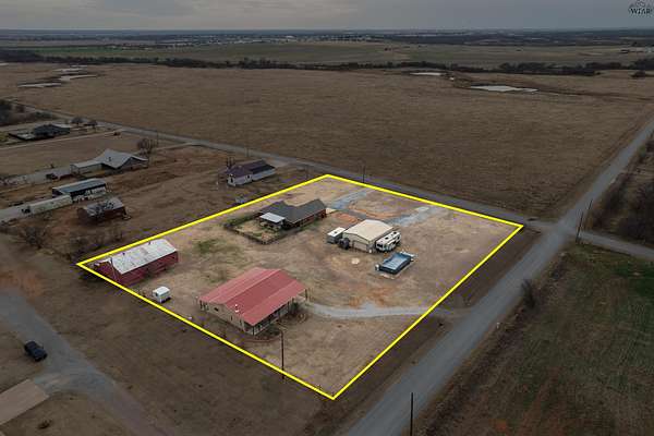 2 Acres of Residential Land with Home for Sale in Iowa Park, Texas