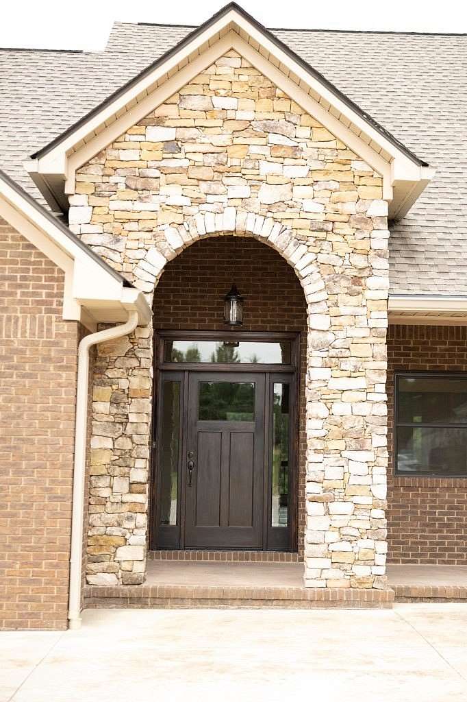 69.6 Acres of Land with Home for Sale in Paris, Tennessee