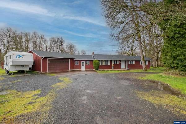 4.82 Acres of Residential Land with Home for Sale in Lebanon, Oregon