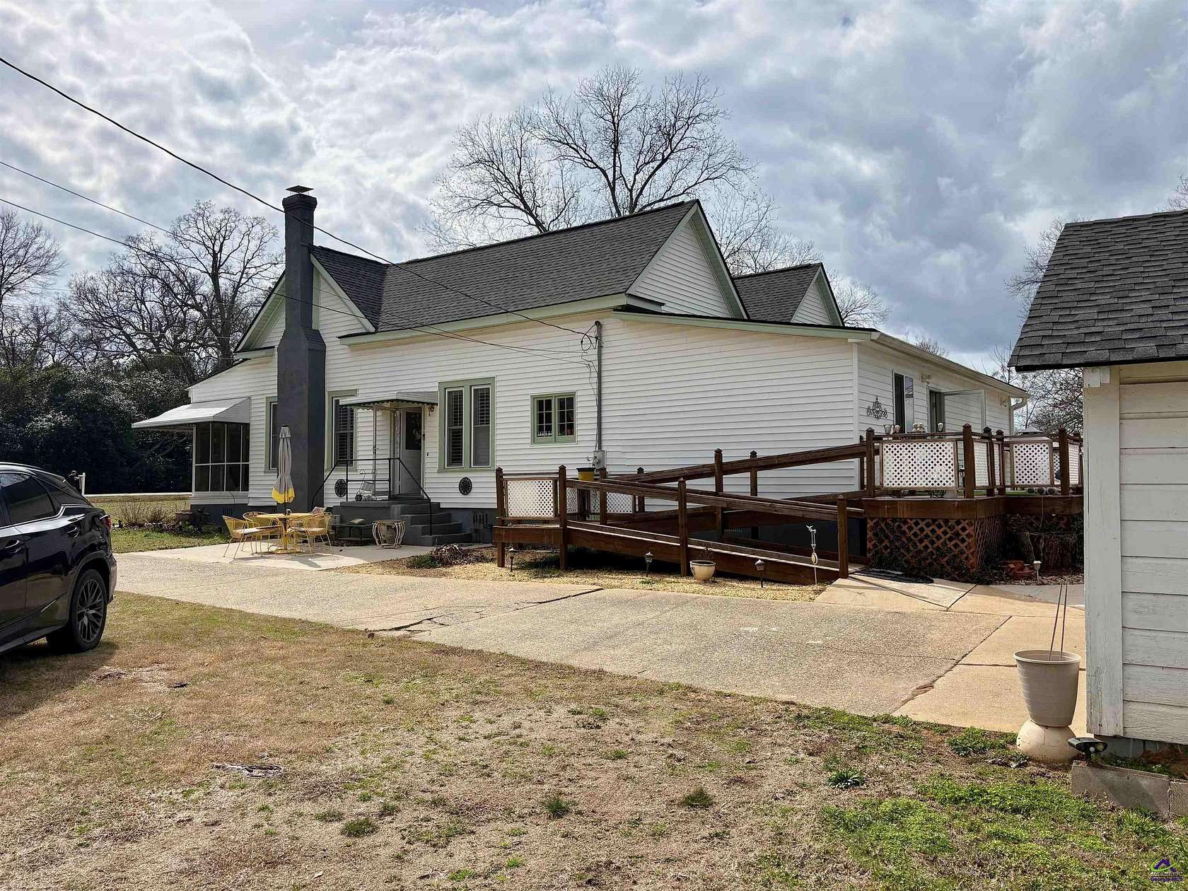 2.5 Acres of Land with Home for Sale in Byron, Georgia