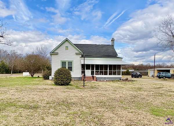 2.5 Acres of Residential Land with Home for Sale in Byron, Georgia