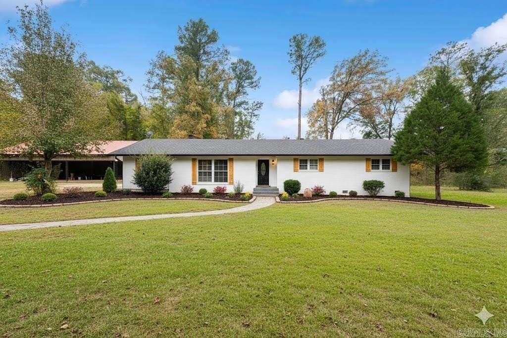 1.5 Acres of Land with Home for Sale in Arkadelphia, Arkansas