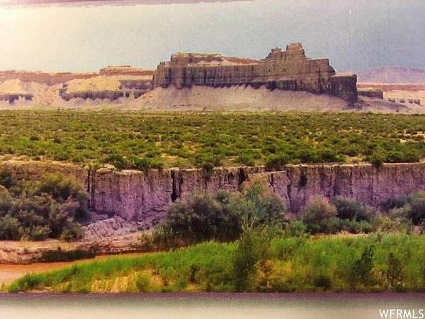 10 Acres of Agricultural Land for Sale in Caineville, Utah