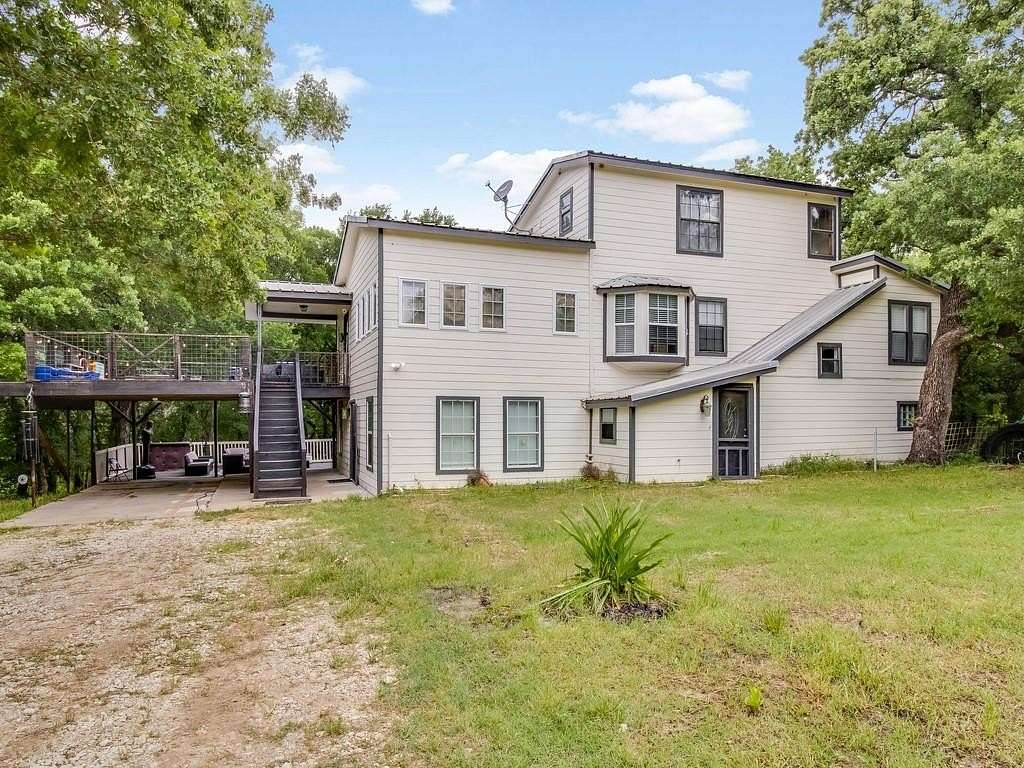 19.7 Acres of Land with Home for Sale in Hubbard, Texas