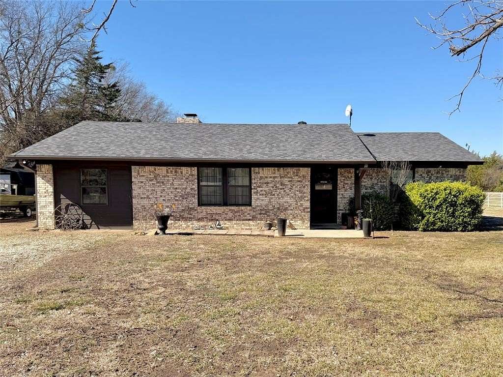 5.15 Acres of Residential Land with Home for Sale in Sumner, Texas